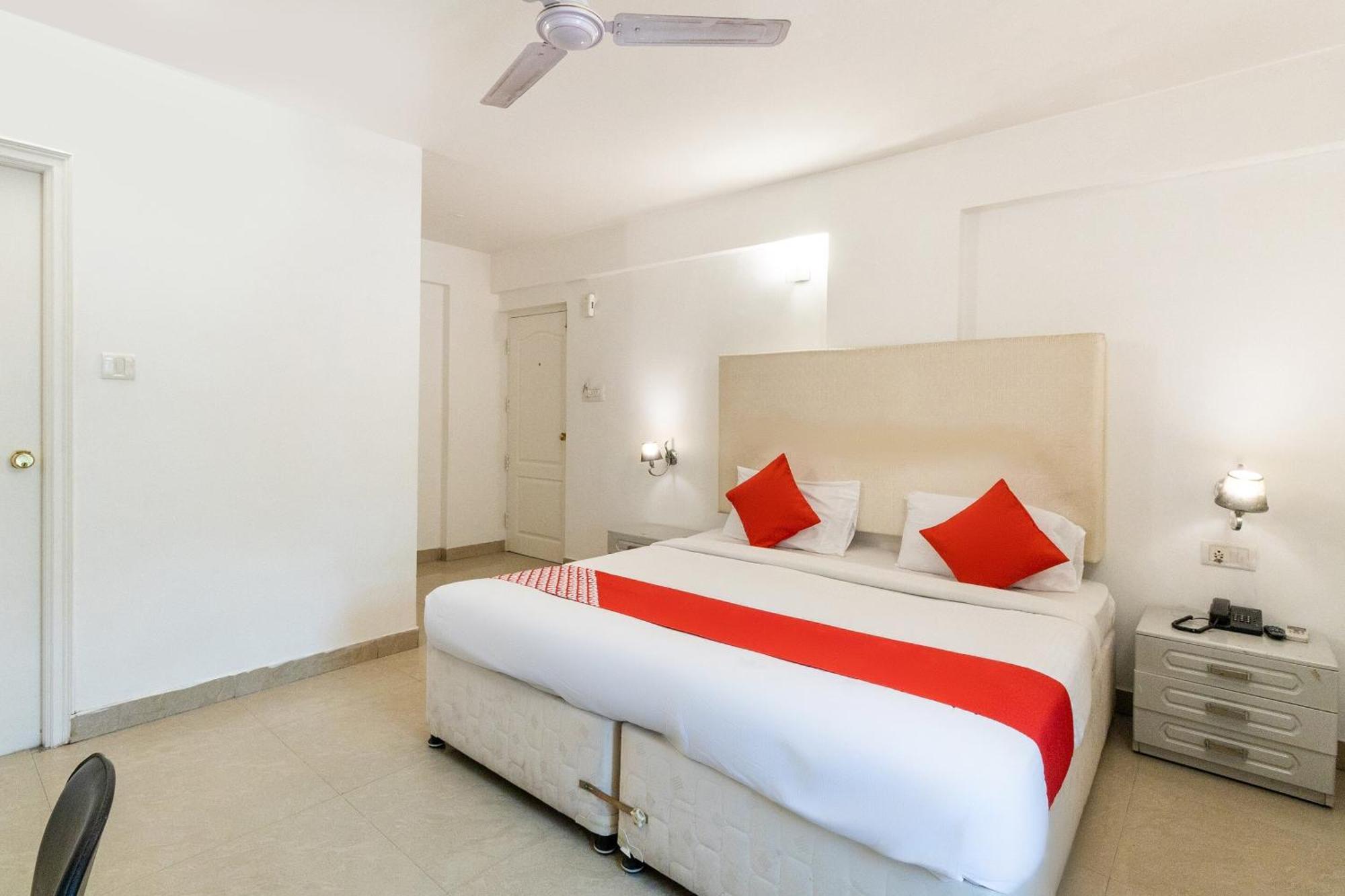 Oyo Hotel Fiesta Grand Bengaluru Zewnętrze zdjęcie